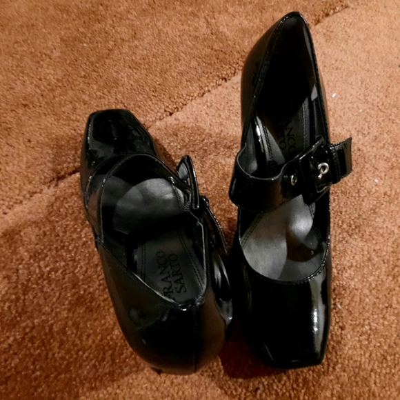 Women shoes - Picture 1 of 3